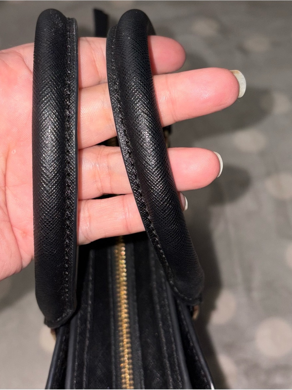 Tory Burch Robinson Black Saffiano Leather Satchel - No Call Outs - Picture 5 of 5